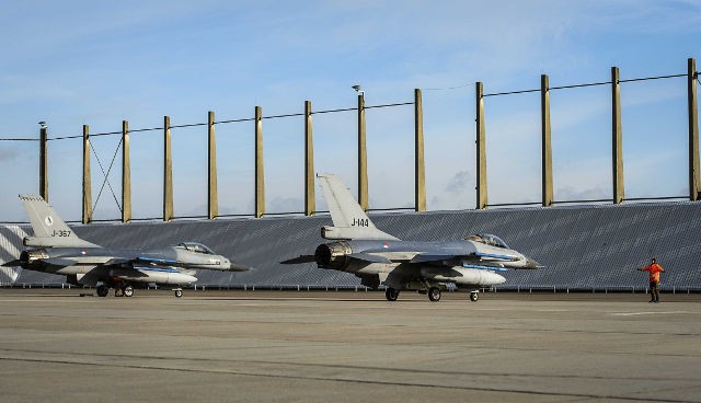 The Netherlands joins air strike against IS in Syria - ảnh 1